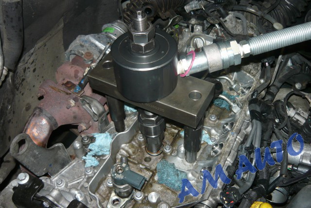 Injector
                  removal from Renault Trafic / Opel Vivaro with 2.0
                  engine over 2010