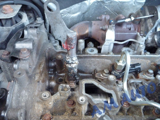 Snapped and
                                      welded injector removed from
                                      Renault Trafic with 2.0 engine